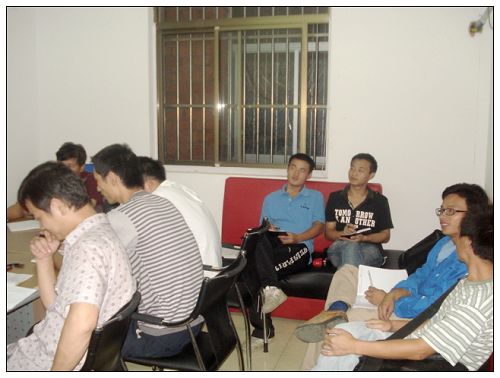 彩鋼板公司員（yuán）工（gōng）在學習中前進，在前進中學習