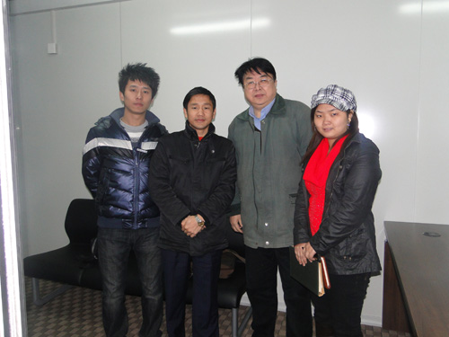 蘇州彩鋼公司（sī）網絡營銷總監、俞總、上海偉雅、網絡營銷主管合影