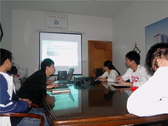 活動房公（gōng）司網絡部忙裏抽空進行SEO培訓