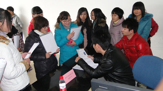 蘇州經貿學院招聘會，草莓视频IOS下载彩鋼招聘位火爆！