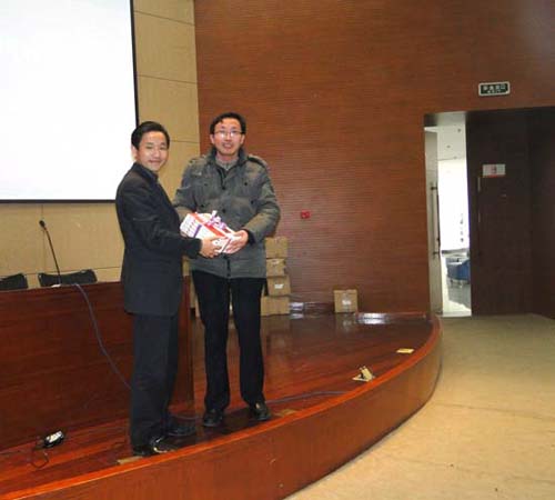 愛心捐贈網絡營（yíng）銷書籍加強校企合作！