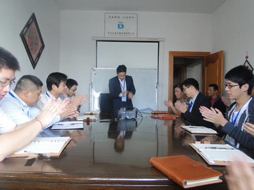 思想創新和工作成績突出（chū）新贏得公司的肯（kěn）定