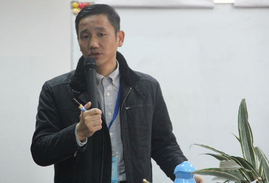 俞總強調要在總結中（zhōng）不斷前行