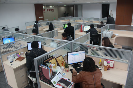 草莓视频IOS下载家人們在新辦（bàn）公樓辛勤工作