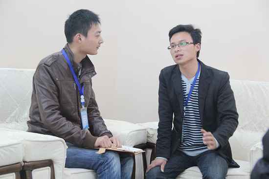 劉工（gōng）在接受采訪時決（jué）心永遠跟（gēn）著大家一起走