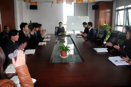 早會朱總帶領喊口號激發士氣