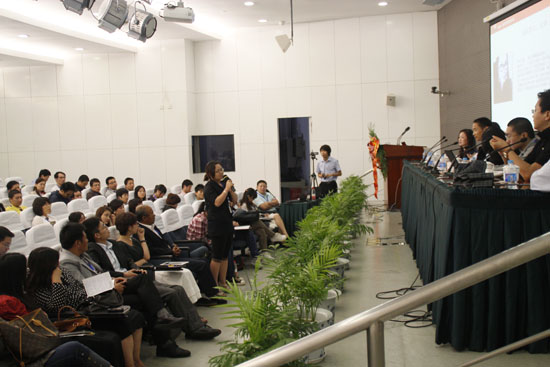 網絡部主管孫海霞（xiá）積極參與互動