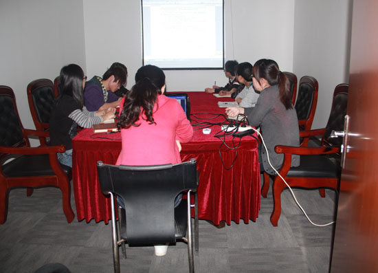 葉伶月老（lǎo）師在給推廣組做培訓