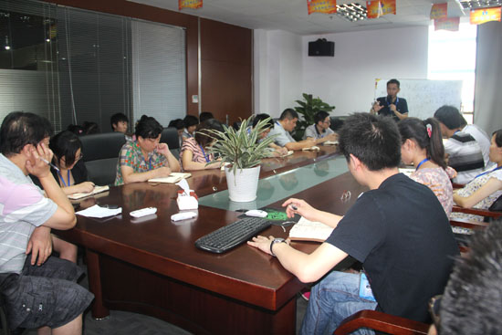 俞（yú）總強調牢記（jì）承諾書，爭創好業績