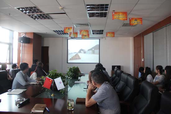 輕鋼活動房公司大家正（zhèng）在觀看視頻