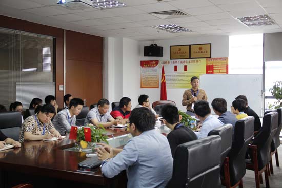 家人們正在認真思考