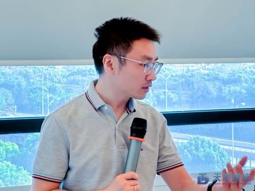 集（jí）裝箱換電站